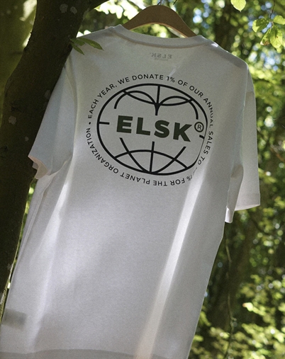 Elsk - Globe Statement BP Mens Relaxed T-shirt - Optic White